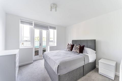 2 bedroom flat to rent, Kew Bridge Court, Chiswick, London, W4