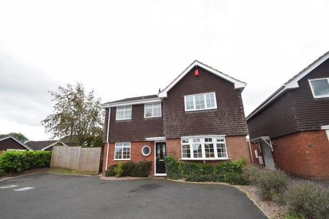 5 bedroom detached house to rent, 1 Aston Drive