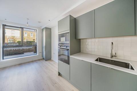 3 bedroom flat to rent, Felix Road, Ealing, W13