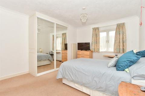 2 bedroom ground floor flat for sale, Queen Street, Arundel, West Sussex