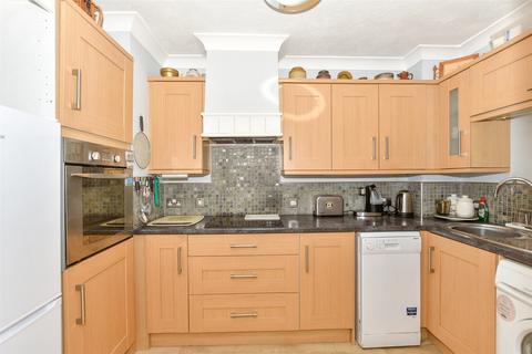 2 bedroom ground floor flat for sale, Queen Street, Arundel, West Sussex