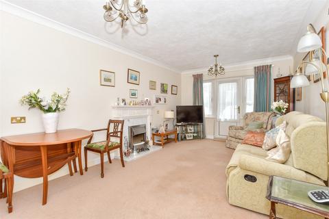 2 bedroom ground floor flat for sale, Queen Street, Arundel, West Sussex