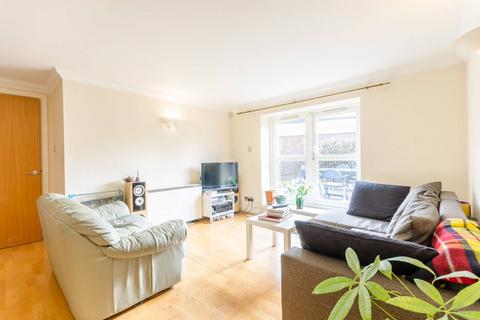 2 bedroom flat to rent, Essex Road, Islington, London, N1