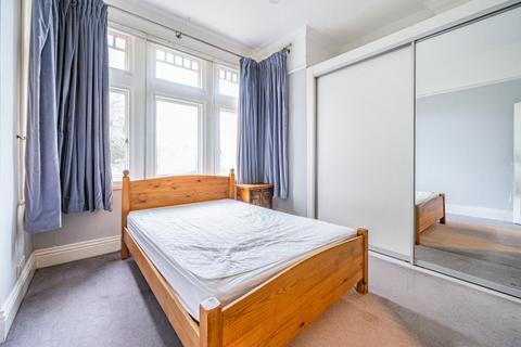 2 bedroom flat to rent, Chiswick High Road London W4