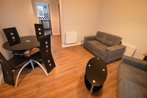 4 bedroom house to rent, Dearden Street, Manchester M15