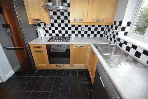 4 bedroom house to rent, Dearden Street, Manchester M15