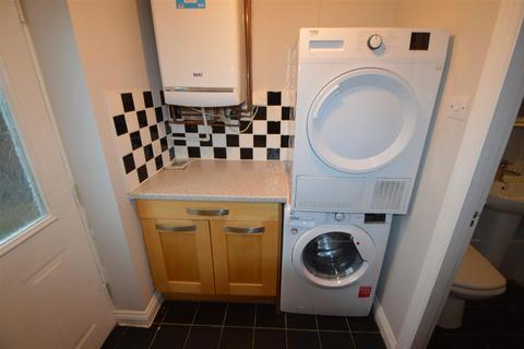 4 bedroom house to rent, Dearden Street, Manchester M15