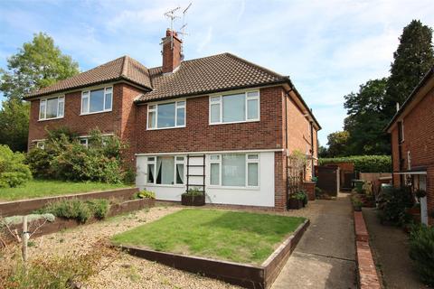 28 Minchin Close, Leatherhead, KT22 8BH