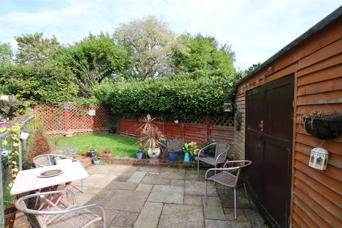28 Minchin Close, Leatherhead, KT22 8BH