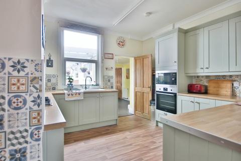 4 bedroom end of terrace house for sale, West Acridge, Barton-Upon-Humber, DN18 5AN