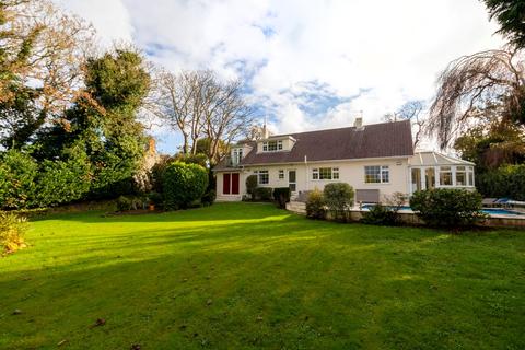 5 bedroom detached house for sale, Les Lohiers, St. Saviour, Guernsey