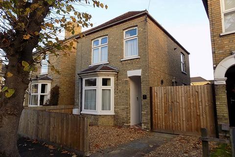 3 bedroom detached house to rent, Regent Avenue, March