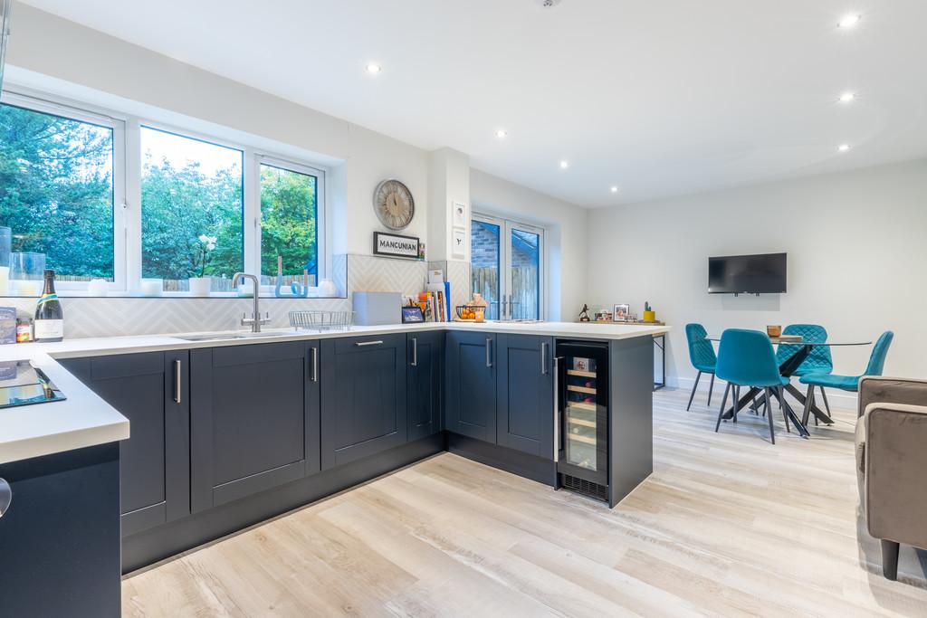 Kitchen/ Dining Room