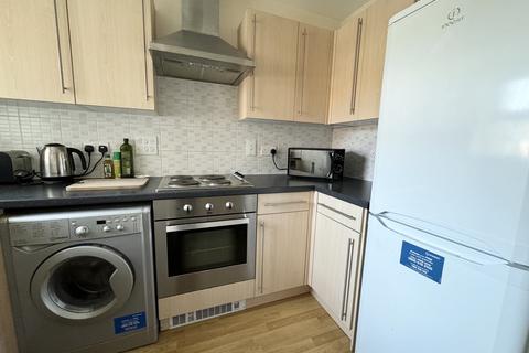 2 bedroom flat to rent, 21 Whitehall Green