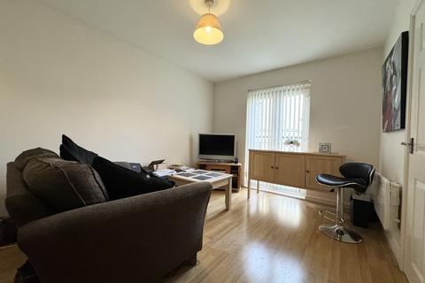 2 bedroom flat to rent, 21 Whitehall Green