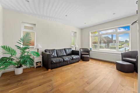 4 bedroom detached house to rent, Holford Road, Guildford