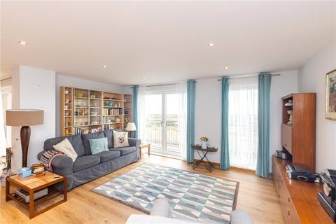 3 bedroom apartment to rent, Merlin Avenue, Edinburgh