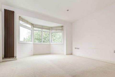 2 bedroom flat to rent, Egerton Road, Twickenham TW2