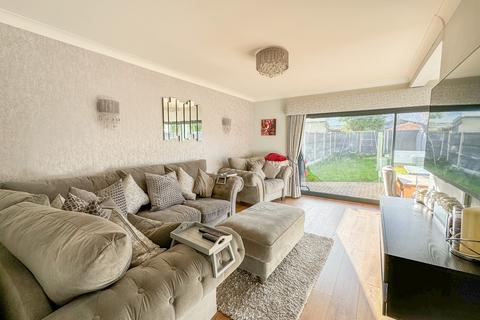 4 Coventry Close, Hullbridge, Hockley, SS5 6BB