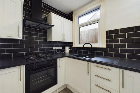 3 bedroom terraced house to rent, Bickham Park Road, Plymouth PL3