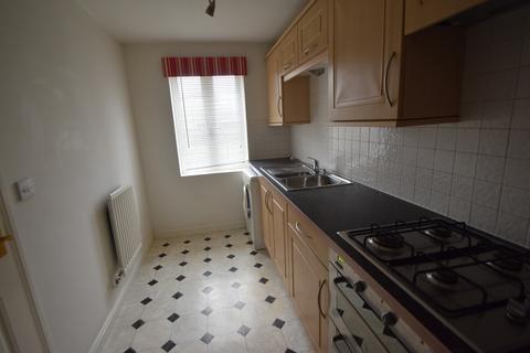 3 bedroom townhouse to rent, Epsom Close, Stevenage SG1