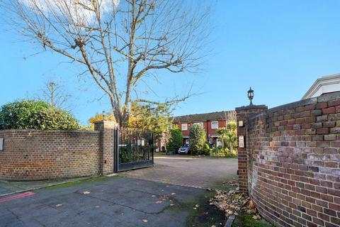 4 bedroom semi-detached house to rent, Langham Place, London, Greater London, W4