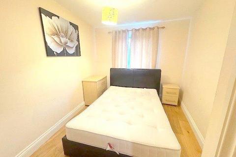 3 bedroom flat to rent, Mary's Court, Palgrave Gardens, Regents Park, NW1