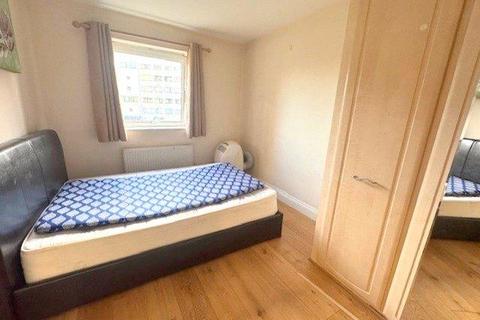 3 bedroom flat to rent, Mary's Court, Palgrave Gardens, Regents Park, NW1