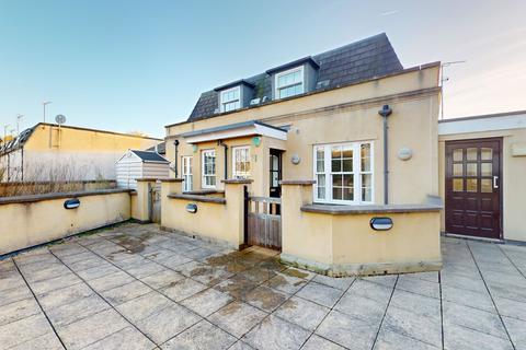 2 bedroom apartment to rent, Clare Mews