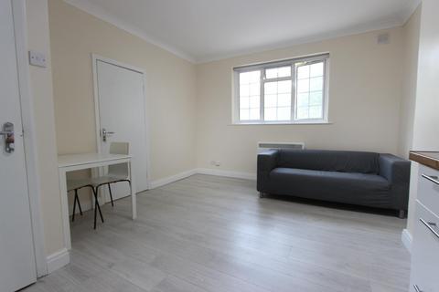 2 bedroom flat to rent, High Road, London N20