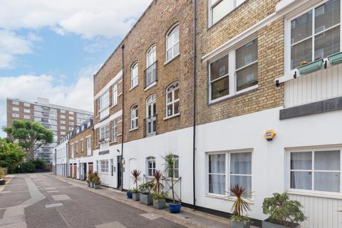 3 bedroom apartment to rent, Brook Mews North, Lancaster Gate, London, W2