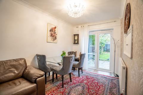 3 bedroom terraced house for sale, Cookham Close, Southall