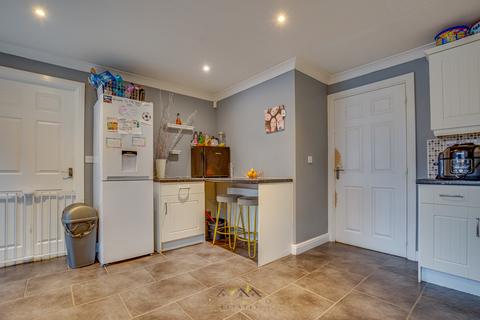 4 Fallon Close, Laughton Common, Sheffield, S25 3QJ