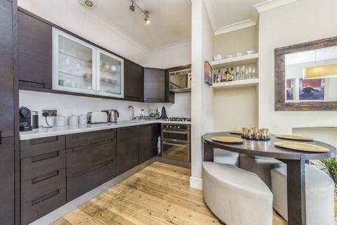 2 bedroom flat for sale, Cavendish Road, London SW12