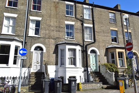 1 bedroom in a house share to rent, Bateman Street, Cambridge CB2