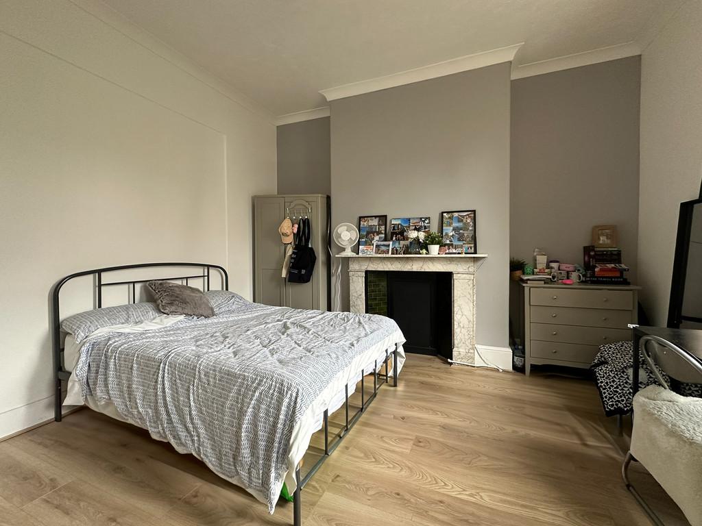 Room 4 (4)