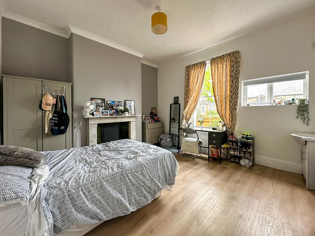 Room 4 (2)