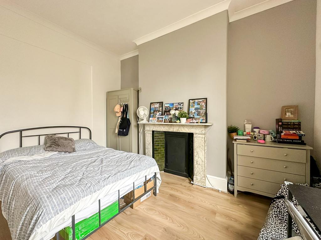Room 4 (1)