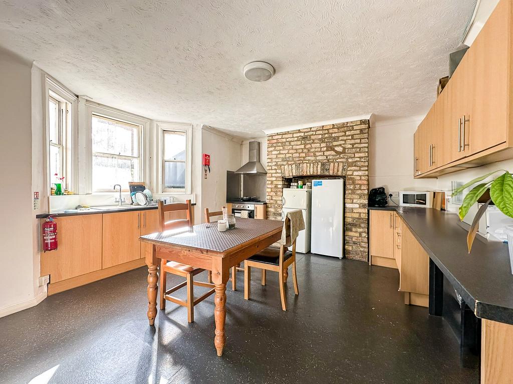 Communal Kitchen Diner (1)
