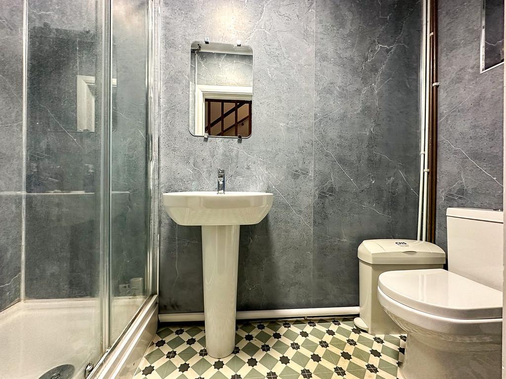 Lower GF Shower Room
