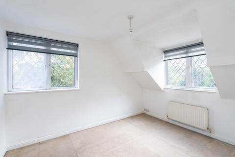 2a Bentsbrook Close, North Holmwood, Dorking, RH5 4HY