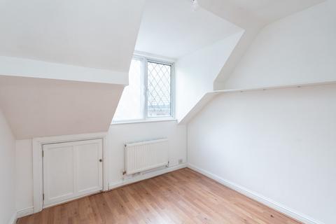 2a Bentsbrook Close, North Holmwood, Dorking, RH5 4HY