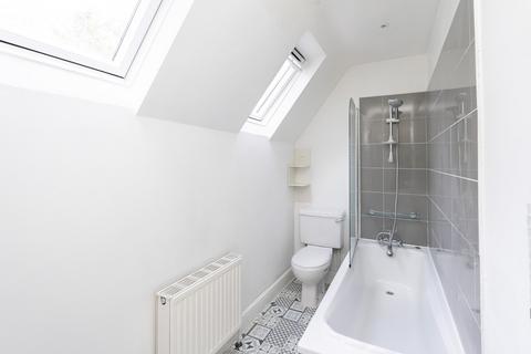 2a Bentsbrook Close, North Holmwood, Dorking, RH5 4HY