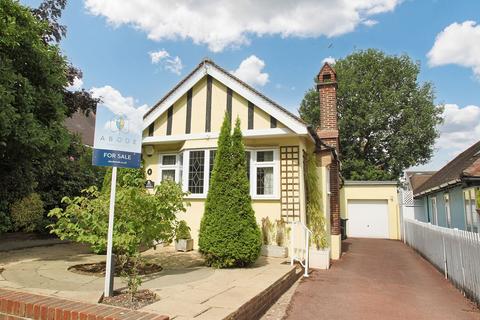 2 bedroom detached bungalow for sale, Knighton Close, Woodford Green, IG8