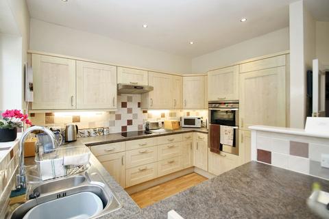 2 bedroom detached bungalow for sale, Knighton Close, Woodford Green, IG8
