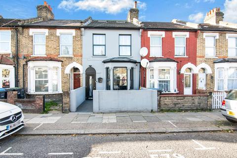 4 bedroom property for sale, Haselbury Road, London, N18