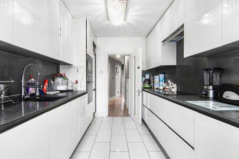 4 bedroom property for sale, Haselbury Road, London, N18