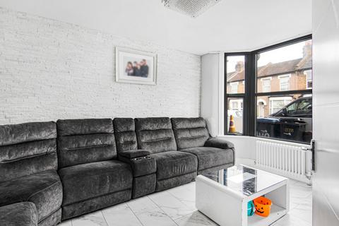 4 bedroom property for sale, Haselbury Road, London, N18