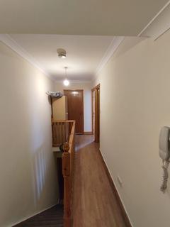 2 bedroom flat to rent, 406C Hoe Street London E17 9AA