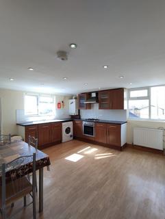 2 bedroom flat to rent, 406C Hoe Street London E17 9AA